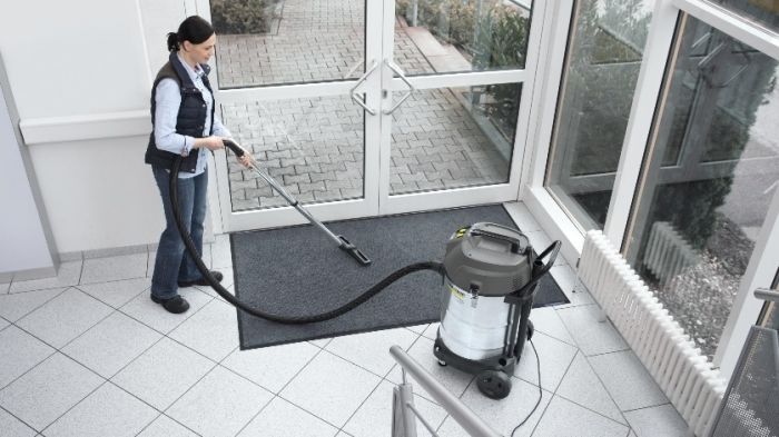 Пилосос професійний Karcher NT 70/2 Me Classic двомоторний 2300Вт 225мБар контейнер 70л 18.5кг