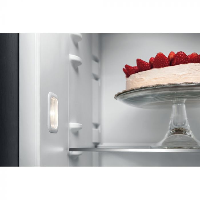 Холодильна камера Whirlpool вбудована, 177x54х54, 314л, А++, ST, білий
