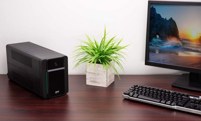 Джерело безперебійного живлення APC Easy UPS 1600VA/900W, 6xC13