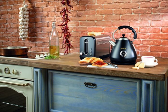 Електрочайник Gorenje 1.7л, пластик, чорний