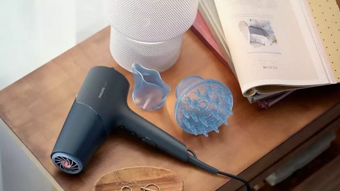 Фен Philips 5000 Series, 2300Вт, 3 режими, дифузор, іоніз-я, хол. обдув, темно-синій