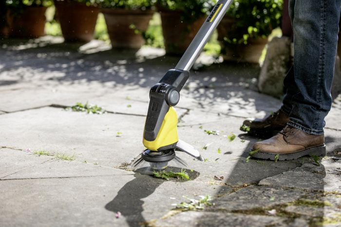 Тример садовий акумуляторний Karcher WRE 18-55 для видалення бур'янів акумуляторів 18В 2.85кг (без АКБ та ЗП)