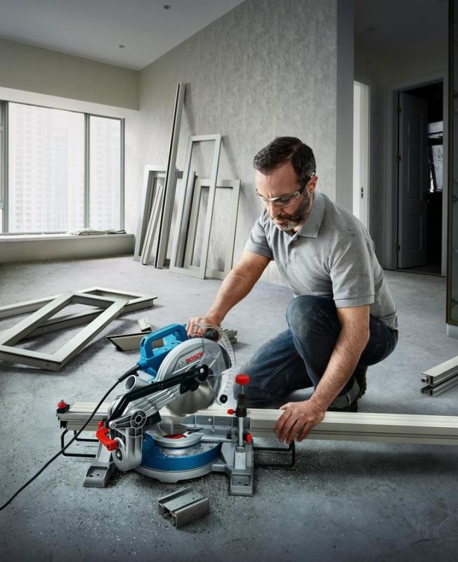 Пила торцювальна Bosch GCM 216 1300Вт диск 216мм 10.1кг