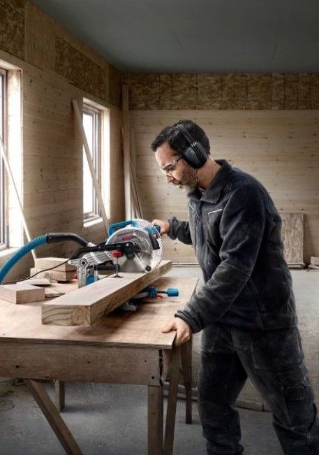 Пила торцювальна Bosch GCM 216 1300Вт диск 216мм 10.1кг