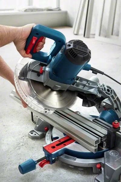 Пила торцювальна Bosch GCM 216 1300Вт диск 216мм 10.1кг