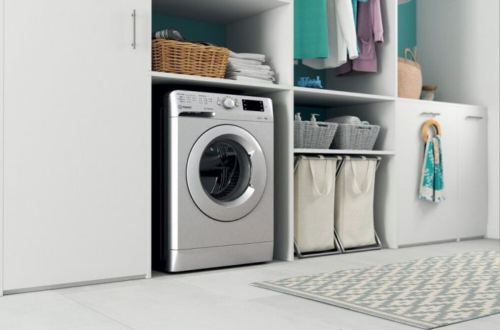 Пральна машина Indesit фронтальна, 7кг, 1200, A+++, 54см, дисплей, cріблястий