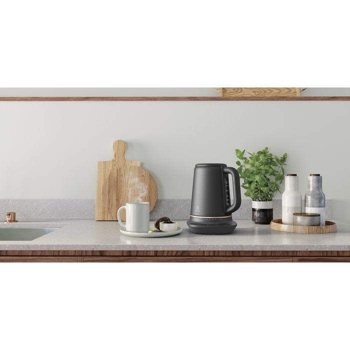 Електрочайник Electrolux 1.7л, Strix, метал, підтримка температури, чорний матовий