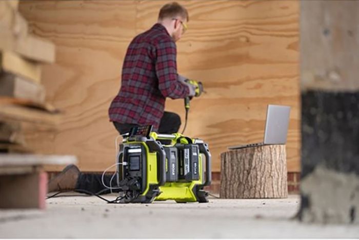 Інвертор напруги акумуляторний Ryobi Max Power RY36BI1800A-0 36В 1800/3000Вт розетка 2х220В рознім 4хUSB 2хType-C 5.66кг без АКБ та ЗП