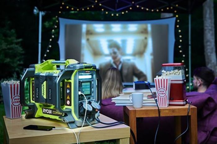 Інвертор напруги акумуляторний Ryobi Max Power RY36BI1800A-0 36В 1800/3000Вт розетка 2х220В рознім 4хUSB 2хType-C 5.66кг без АКБ та ЗП