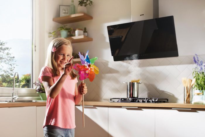 Витяжка Gorenje похила, 90см, 608м.куб/год, чорний