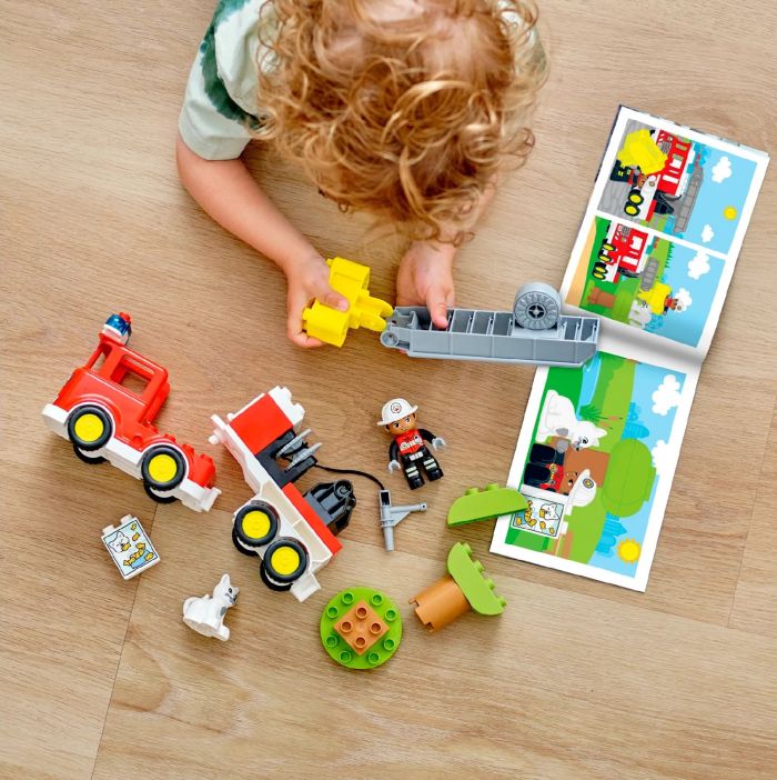 Конструктор LEGO DUPLO Пожежний автомобіль