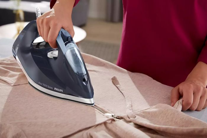 Праска Philips 7000 Series, 2800Вт, 300мл, паровий удар -250гр, постійна пара - 50гр, нерж. сталь, темно синій