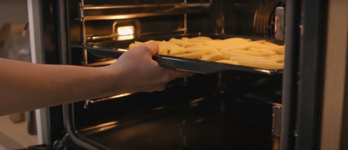 Духова шафа Gorenje електрична, 77л, A, пара, дисплей, макс.темпер.-300,  білий