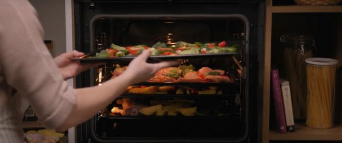 Духова шафа Gorenje електрична, 77л, A, пара, дисплей, макс.темпер.-300,  білий