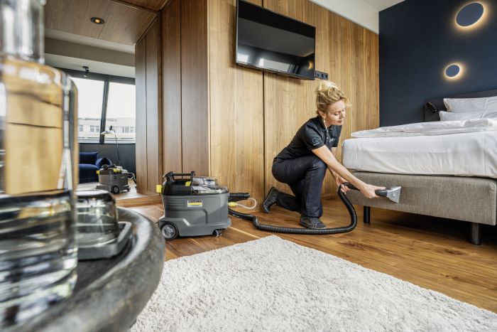 Пилосос професійний миючий Karcher Puzzi 8/1 1200Вт 270мБар контейнер 8/7л 8.6кг