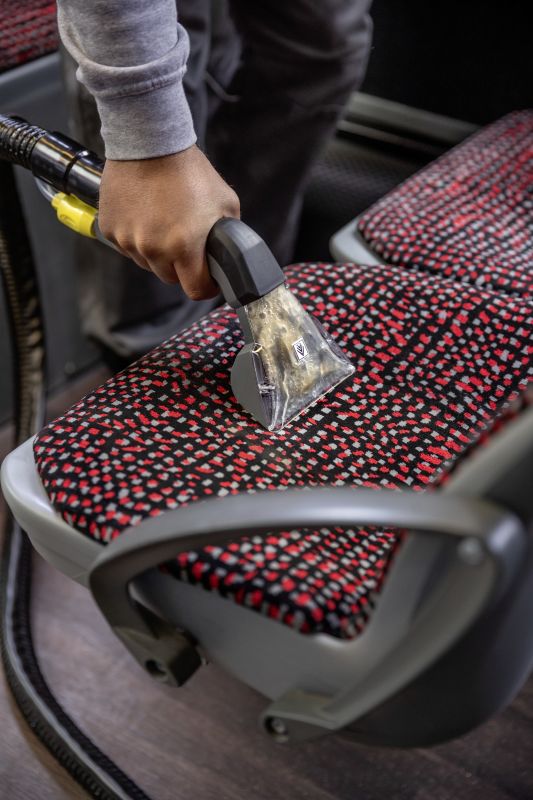 Пилосос професійний миючий Karcher Puzzi 8/1 1200Вт 270мБар контейнер 8/7л 8.6кг