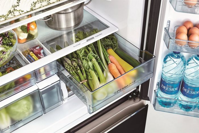 Холодильник Hitachi багатодверний, 184x90х72, холод.відд.-372л, мороз.відд.-196л, 4дв., А+, NF, інв., зона нульова, вакуум, льодоген., сірий (скло)