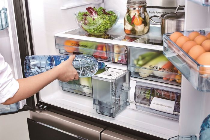 Холодильник Hitachi багатодверний, 184x90х72, холод.відд.-372л, мороз.відд.-196л, 4дв., А+, NF, інв., зона нульова, вакуум, льодоген., сірий (скло)