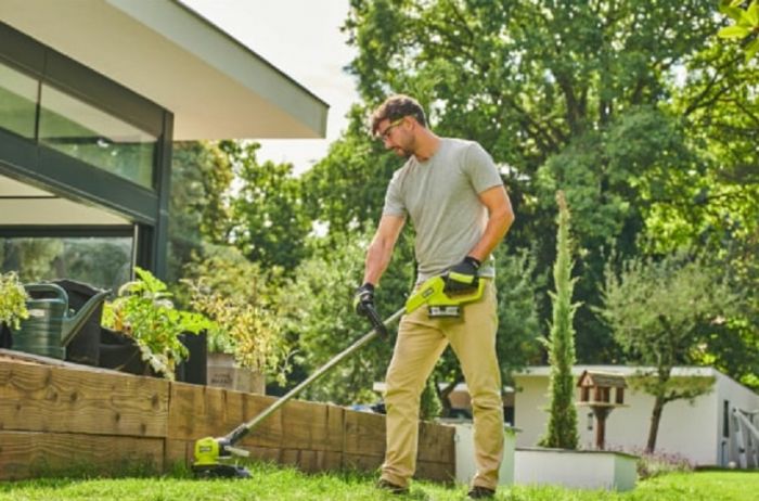 Тример садовий акумуляторний Ryobi ONE+ RY18LT33B-0 18В 33см 2.6кг без АКБ та ЗП