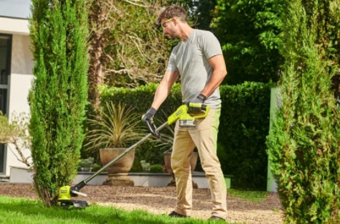 Тример садовий акумуляторний Ryobi ONE+ RY18LT33B-0 18В 33см 2.6кг без АКБ та ЗП