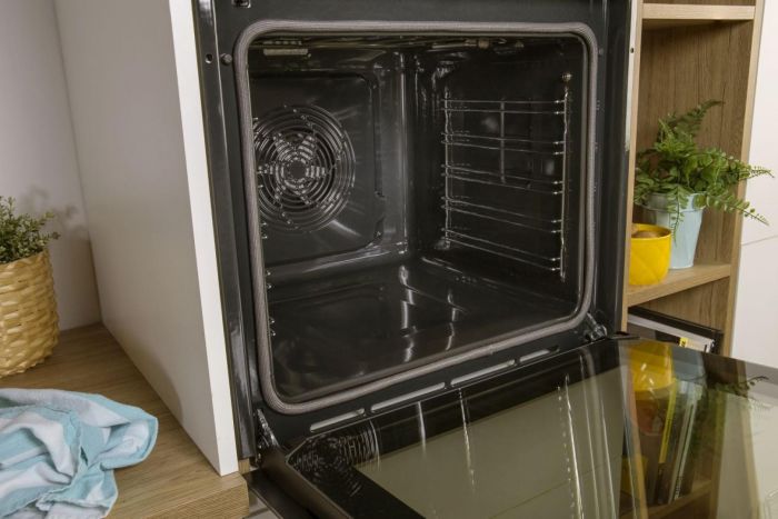 Шафа Gorenje духова електрична, 77л, дисплей, піроліз, A+, чорний