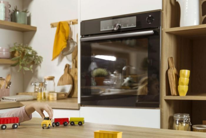 Шафа Gorenje духова електрична, 77л, дисплей, піроліз, A+, чорний