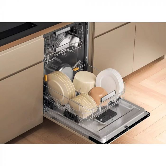 Посудомийна машина Whirlpool вбудована, 15компл., A+++, 60см, дисплей, 3й кошик, білий