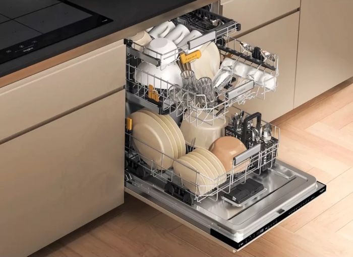 Посудомийна машина Whirlpool вбудована, 14компл., A+++, 60см, дисплей, 3й кошик, білий