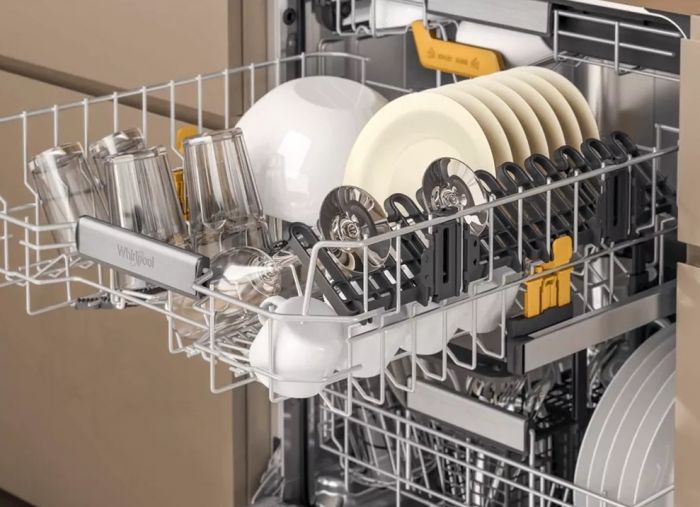 Посудомийна машина Whirlpool вбудована, 14компл., A+++, 60см, дисплей, 3й кошик, білий