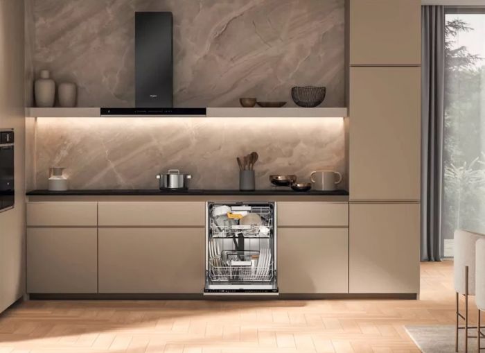 Посудомийна машина Whirlpool вбудована, 14компл., A+++, 60см, дисплей, 3й кошик, білий