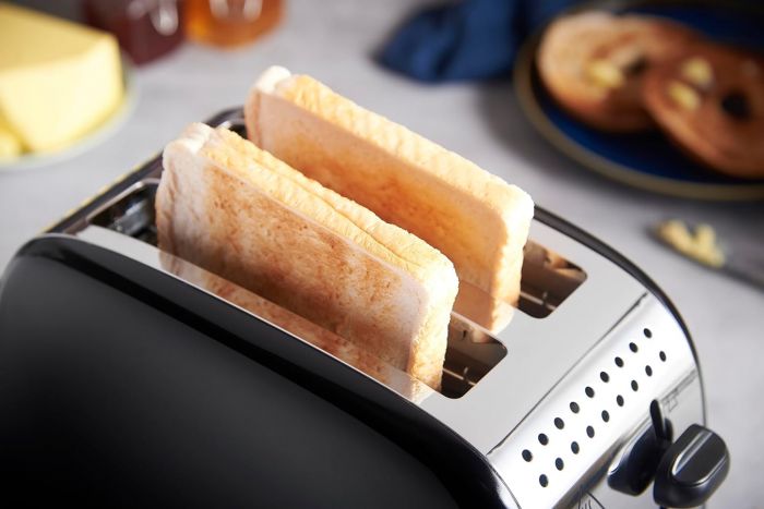 Тостер Russell Hobbs Colours Plus 1600Вт, підігрів, розморожування, метал., чорний