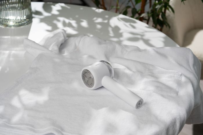 Машинка для видалення катишків Ardesto, 8500 обертів на хв, велика площа лез, 90 хв. роботи на одному заряді, USB-C > USB-A, білий