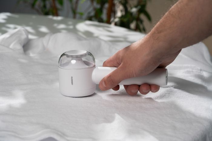 Машинка для видалення катишків Ardesto, 8500 обертів на хв, велика площа лез, 90 хв. роботи на одному заряді, USB-C > USB-A, білий