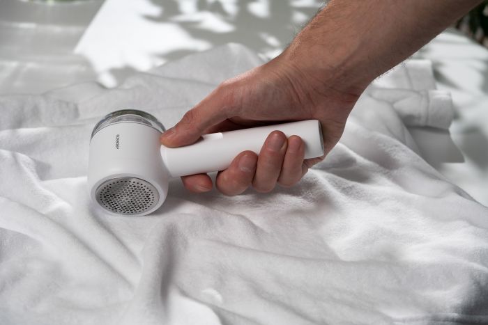 Машинка для видалення катишків Ardesto, 8500 обертів на хв, велика площа лез, 90 хв. роботи на одному заряді, USB-C > USB-A, білий