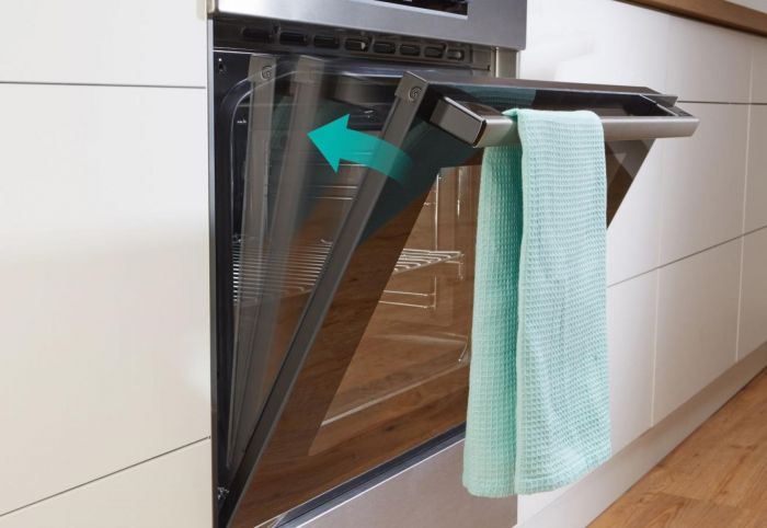 Плита Gorenje електрична склокерамічна, 70л, 60x60см, дисплей, приготування з паром, програматор, білий