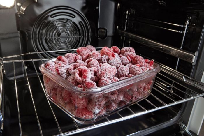 Плита Gorenje електрична склокерамічна, 70л, 60x60см, дисплей, приготування з паром, програматор, білий