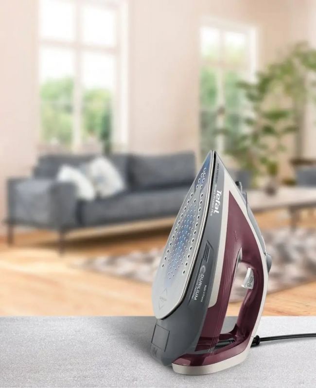 Праска Tefal Smart Protect Plus, 2800Вт, 270мл, паровий удар -260гр, постійна пара - 40гр, керам. підошва, сіро-бордовий
