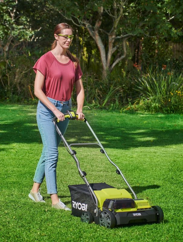 Аератор-скарифікатор акумуляторний Ryobi ONE+ RY18SFX35A-240 18В акб 2х4А·год 35см 55л 10кг