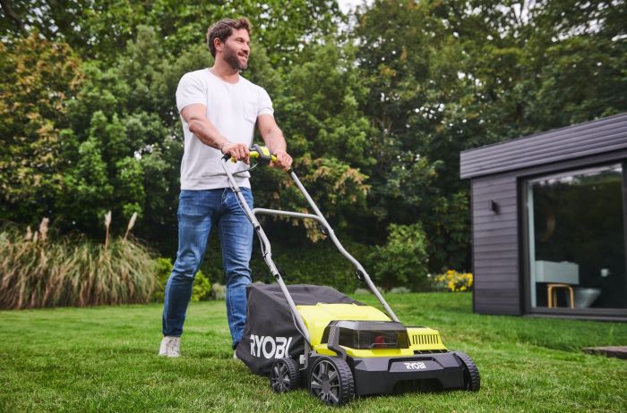 Аератор-скарифікатор акумуляторний Ryobi ONE+ RY18SFX35A-240 18В акб 2х4А·год 35см 55л 10кг