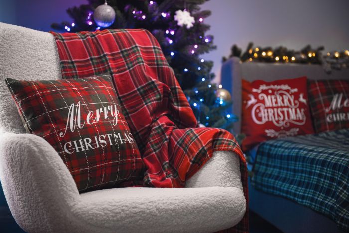 Подушка декор. Ardesto Christmas Happy Holidays 45х45см, 100% поліестер, клітинка зелено-червона