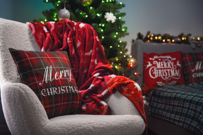 Подушка декор. Ardesto Christmas Happy Holidays 45х45см, 100% поліестер, клітинка зелено-червона
