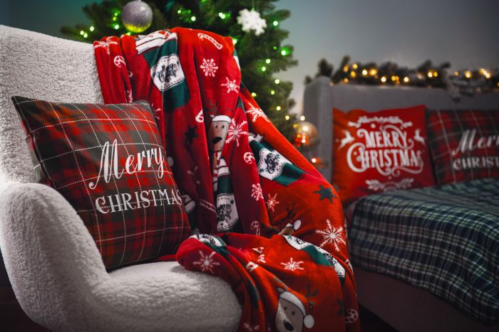 Подушка декор. Ardesto Christmas Happy Holidays 45х45см, 100% поліестер, клітинка зелено-червона