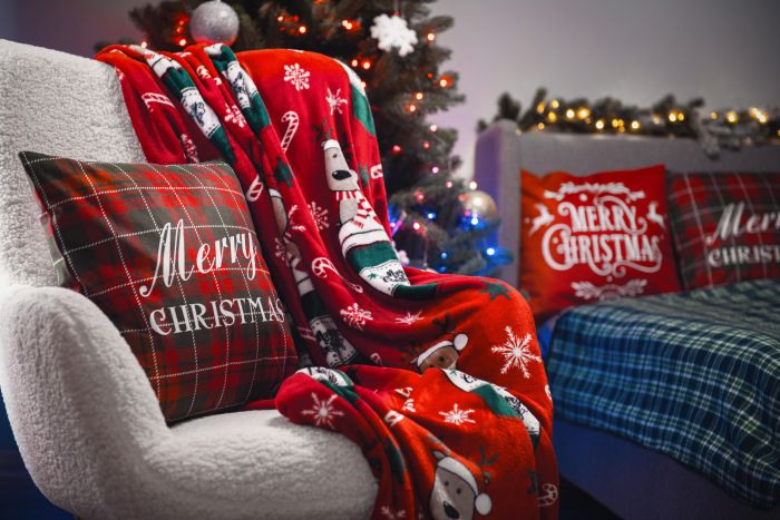 Подушка декор. Ardesto Christmas Happy Holidays 45х45см, 100% поліестер, клітинка зелено-червона