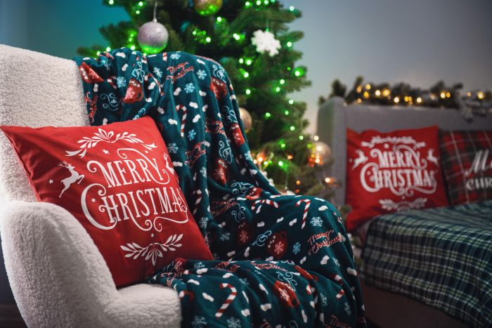 Подушка декор. Ardesto Christmas Happy Holidays 45х45см, 100% поліестер, червоний