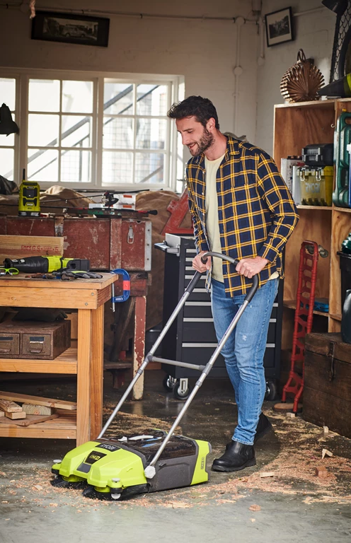 Підмітальна машина акумуляторна Ryobi ONE+ R18SW3-0 18В захоплення 53см контейнер 17л 8.3кг без АКБ та ЗП