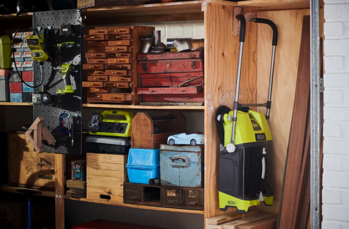 Підмітальна машина акумуляторна Ryobi ONE+ R18SW3-0 18В захоплення 53см контейнер 17л 8.3кг без АКБ та ЗП