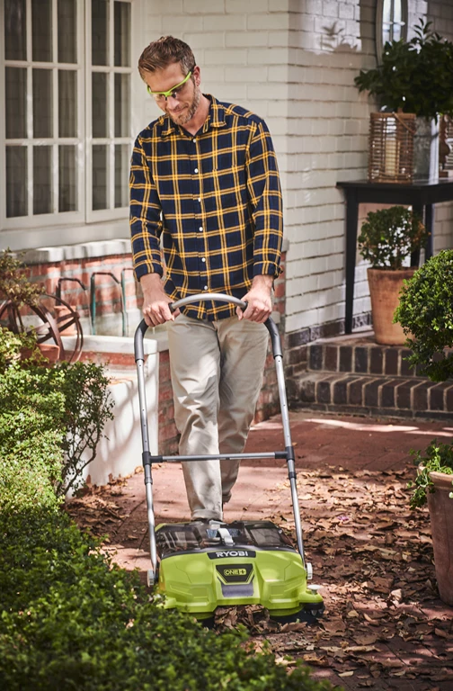 Підмітальна машина акумуляторна Ryobi ONE+ R18SW3-0 18В захоплення 53см контейнер 17л 8.3кг без АКБ та ЗП