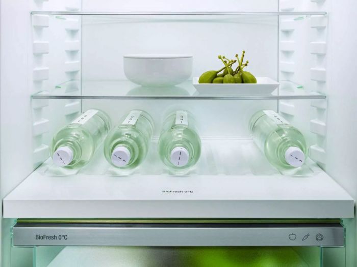 Холодильна камера Liebherr вбудована, 177x55.9х54.6, 291л, 1дв., A++, ST, диспл внутр., BioFresh, білий