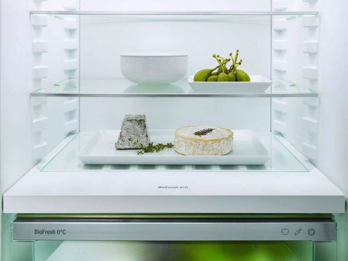 Холодильна камера Liebherr вбудована, 177x55.9х54.6, 291л, 1дв., A++, ST, диспл внутр., BioFresh, білий