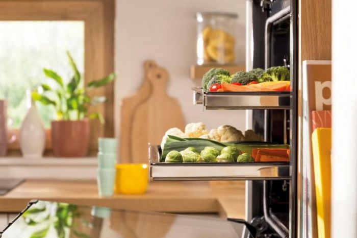 Духова шафа Gorenje електрична, 77л, A+, пара, дисплей, готування на різних рівнях, піроліз, білий